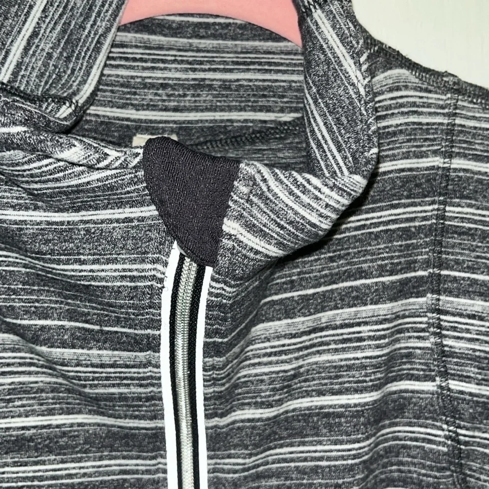 LULULEMON Athletica Half Zip-pullover Sweatshirt Reflective Stripes Size 6 Gray